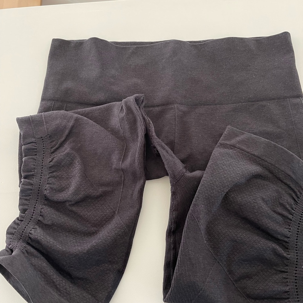 Wonder under lulul lemon yoga tight